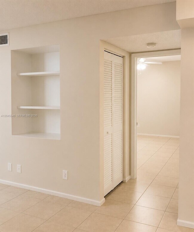Building Photo - 9999 Summerbreeze Dr