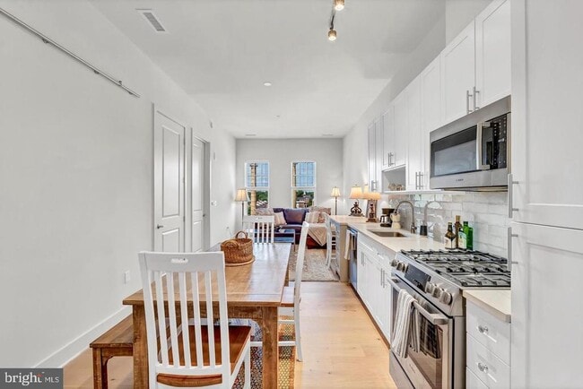 Building Photo - 6803 Cameron Dr NW