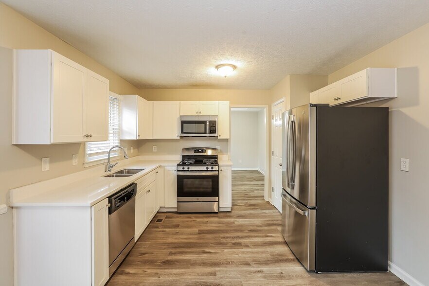 Building Photo - 9704 Squirrel Wood Run