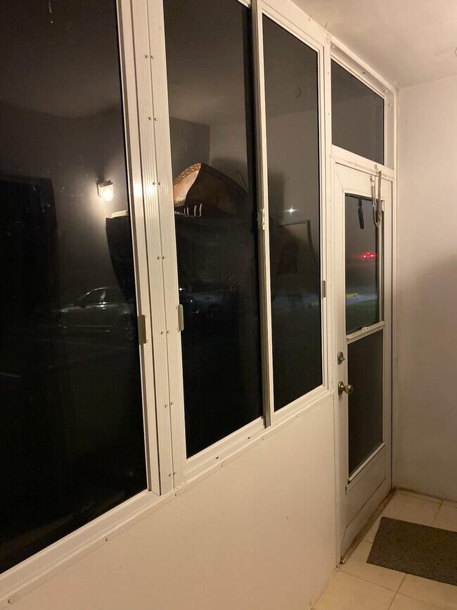 Building Photo - 137 Bedford F