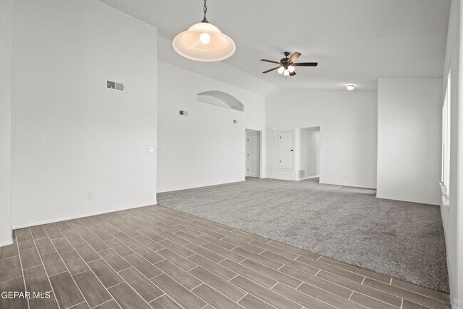 Building Photo - 1041 Summer Lake St