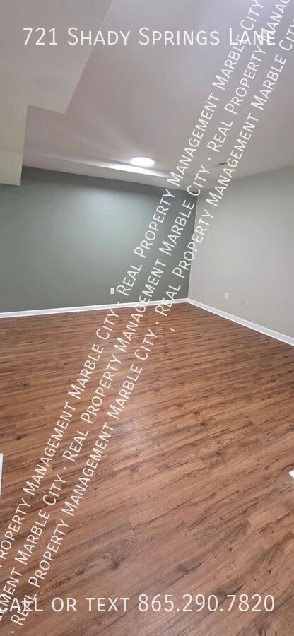 Building Photo - 721 Shady Springs Ln
