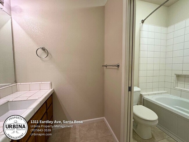 Building Photo - Stylish 2 Bedroom Santa Rosa Townhome with New Flooring Downstairs