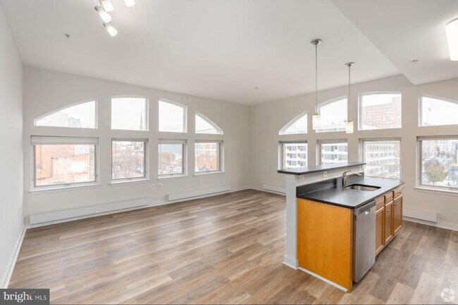 Building Photo - 301 W Franklin St