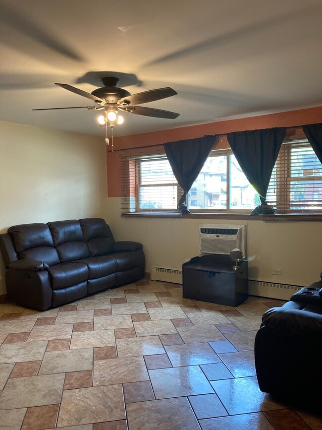 Living Room - 520 N Wolf Rd