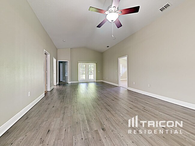 Building Photo - 303 Lisa Ann Ct