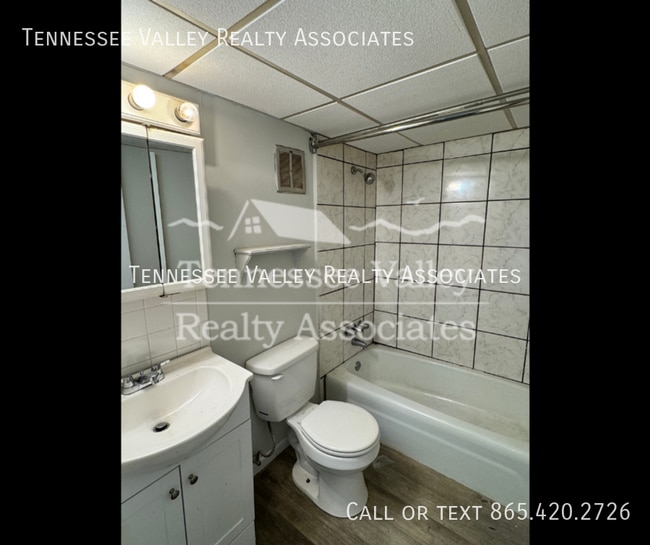 Building Photo - 2718 Painter Ave SW