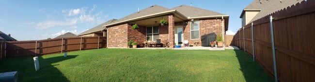 Building Photo - Fantastic home located in West Hill