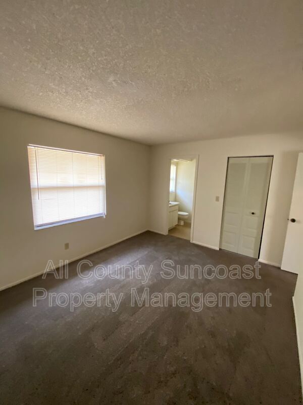 Building Photo - 519 E Curlew Pl