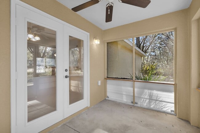 Building Photo - 3/2 Home In Silver Springs Shores