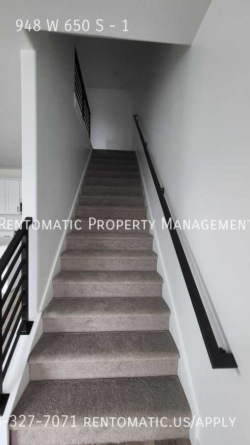 Building Photo - 948 W State Rd