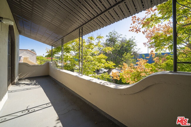 Building Photo - 1081 S Rimpau Blvd