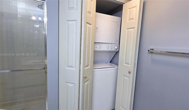 Building Photo - 3610 Yacht Club Dr