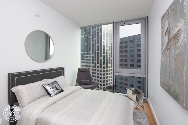 Building Photo - 436 Albee Square W