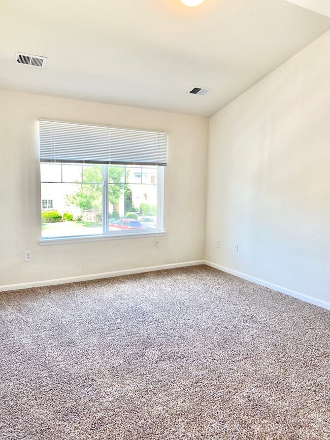 Building Photo - 4775 Hahns Peak Dr