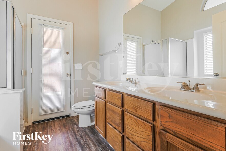 Building Photo - 4225 E Coal St