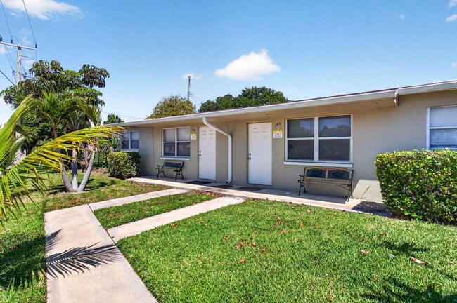 Building Photo - 240 SW 15th Ave