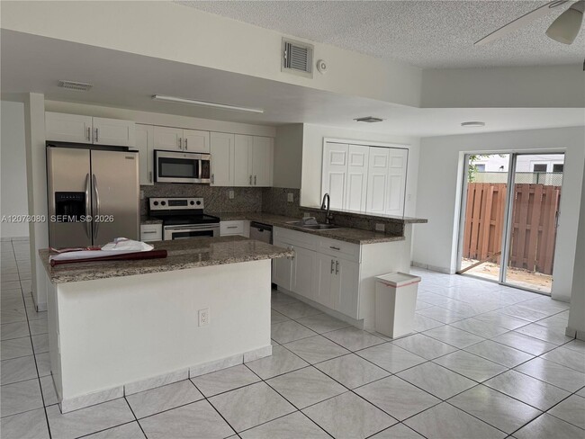 Building Photo - 15870 SW 85th Ln