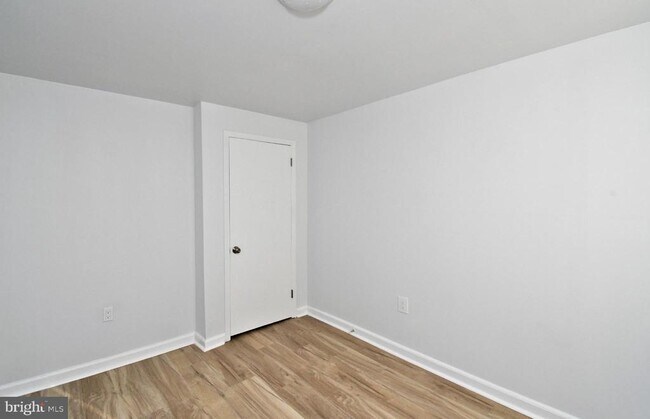 Building Photo - 5816 Knox St