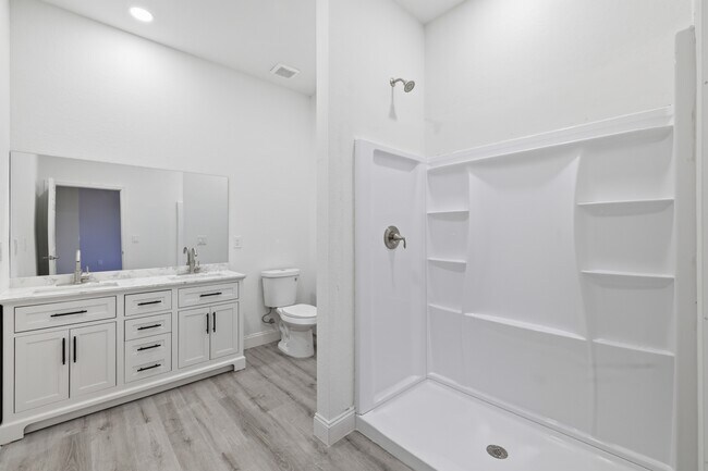 Building Photo - 825 Carbon St E