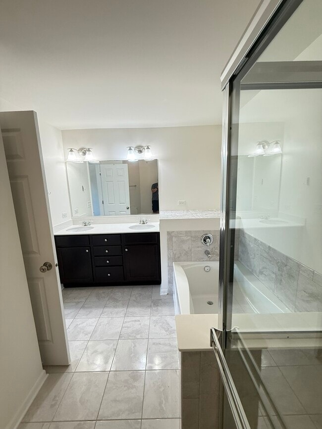 Building Photo - 2856 Henley Ln