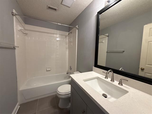 Building Photo - 4020 Pear Ridge Dr