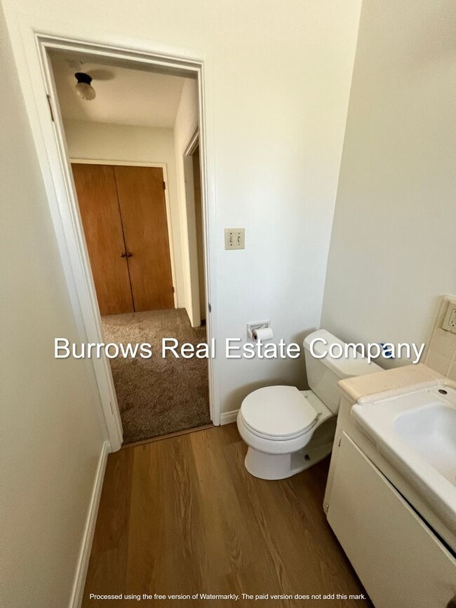 Building Photo - Midtown Ventura - One bedroom, one bath up...