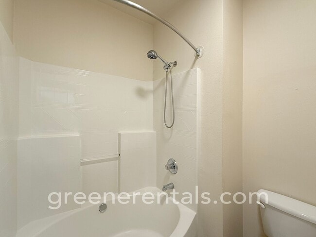 Building Photo - 3BR/2.5BA Townhome in Established Olympia Neighborhood