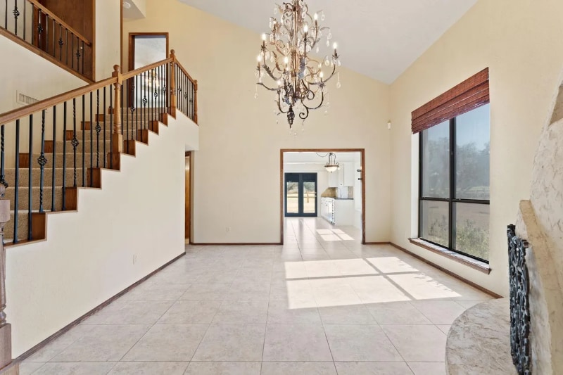 Building Photo - 1210 Sunray