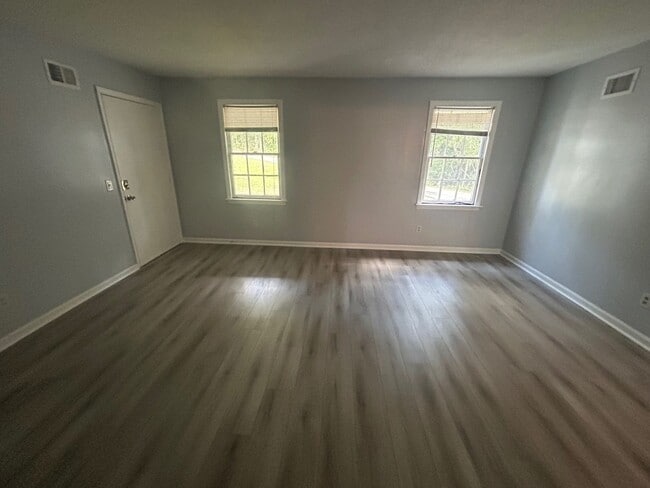 Building Photo - 715 Montague Road Unit D