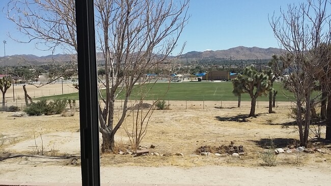 Building Photo - 56565 Sunnyslope Dr
