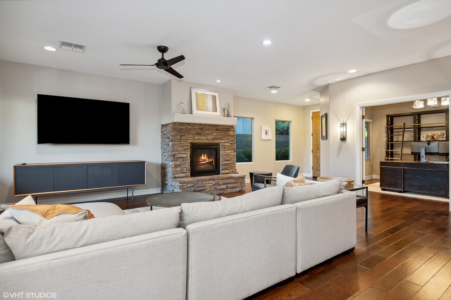Building Photo - 3760 E Covey Ln