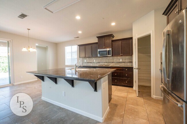 Building Photo - Clovis Eastside Home, 4BR/3BA, Built 2017 - Lots of Amenities!
