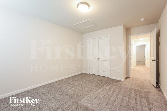 Building Photo - 427 Stonefence Dr