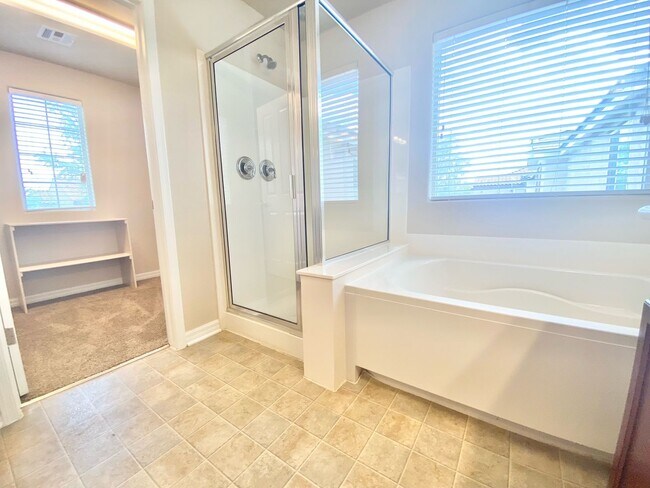 Building Photo - WONDERFUL HENDERSON HOME 3 BEDROOM / 2.5 BATH TWO STORY HOME WITH 2 CAR GARAGE