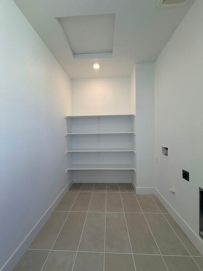 Building Photo - 397 N Paso Robles Dr