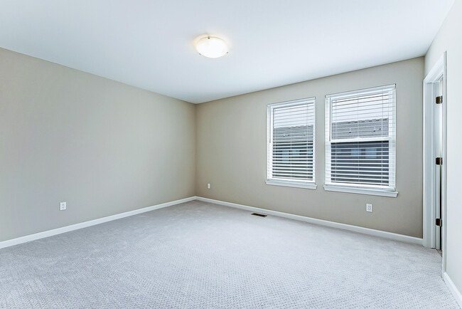 Building Photo - 2150 Park Dr
