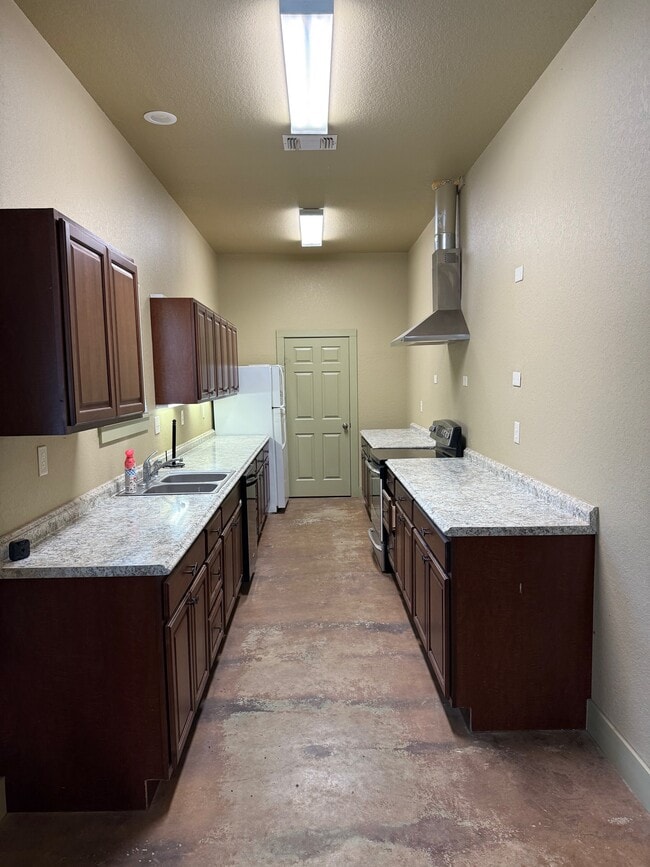 Building Photo - 1490 School Dr