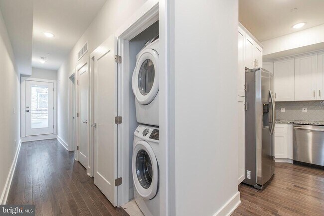 Building Photo - 818 N 16th St