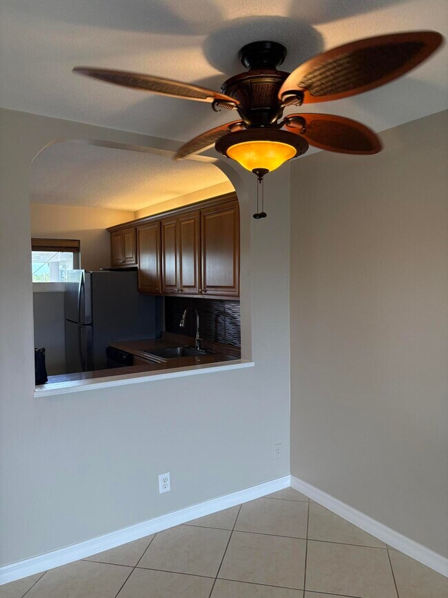 Building Photo - 2770 Garden Dr S