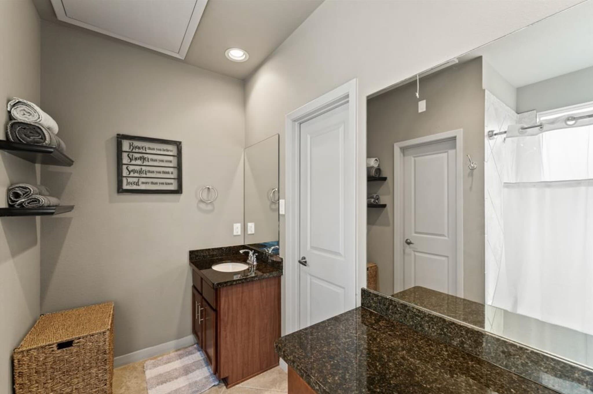 Building Photo - 235 N Lenox St