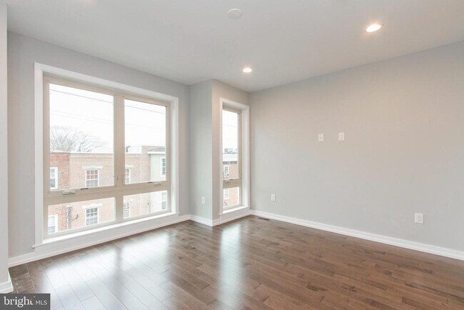 Building Photo - 908 S 21st St
