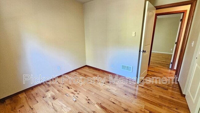 Building Photo - 1330 Corbet Dr
