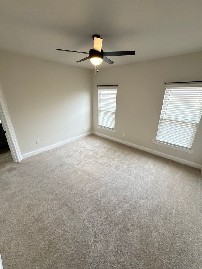 Building Photo - The Cove At Villaggio!