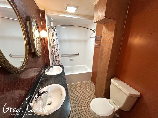 Building Photo - 2234 Evaline St