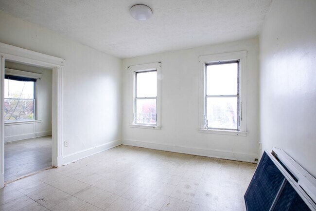 Building Photo - 825-829 Park St