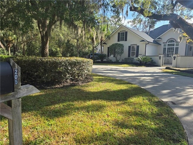 Building Photo - 205 Sutherland Dr