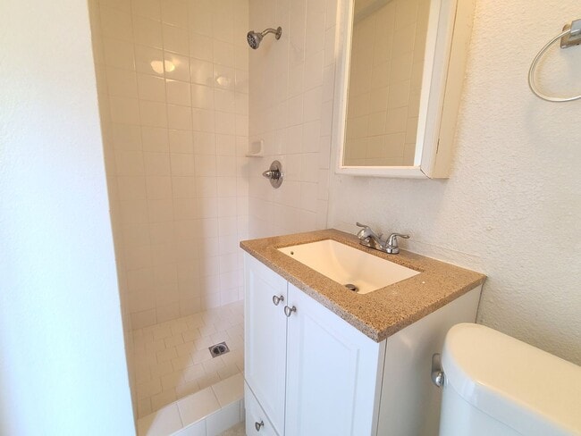 Building Photo - 11298 San Mateo Dr