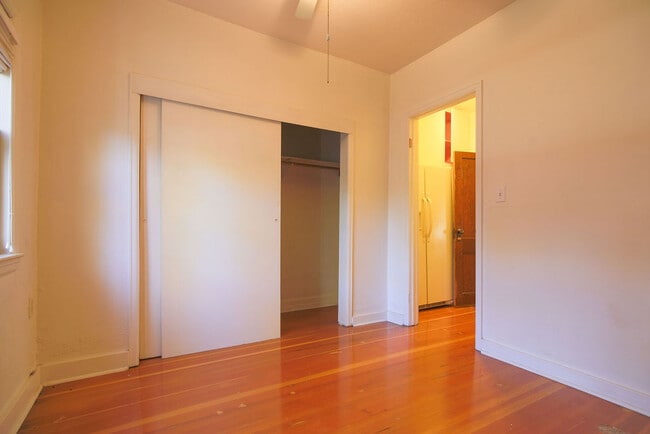 Building Photo - 802 Ussie Ave