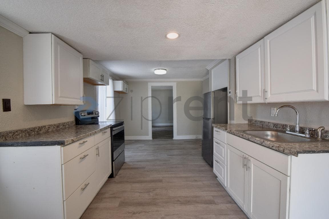 Building Photo - Unit B